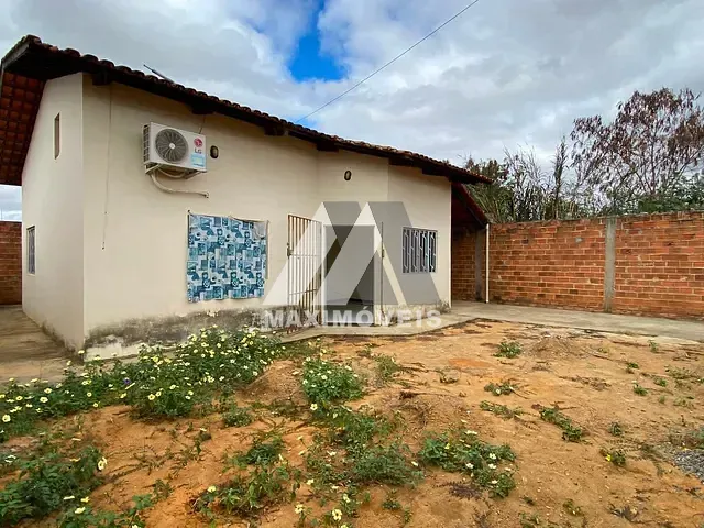 Casa 2 quartos e 1 banheiro, para alugar, no bairro São Francisco em Araçuaí