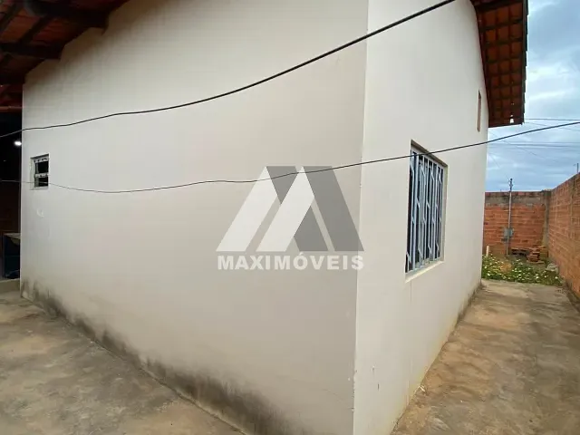 Casa 2 quartos e 1 banheiro, para alugar, no bairro São Francisco em Araçuaí