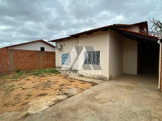 Casa 2 quartos e 1 banheiro, para alugar, no bairro São Francisco em Araçuaí