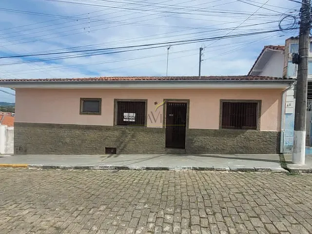Casa 2 quartos e 2 banheiros, à venda, no bairro Centro em Piracaia