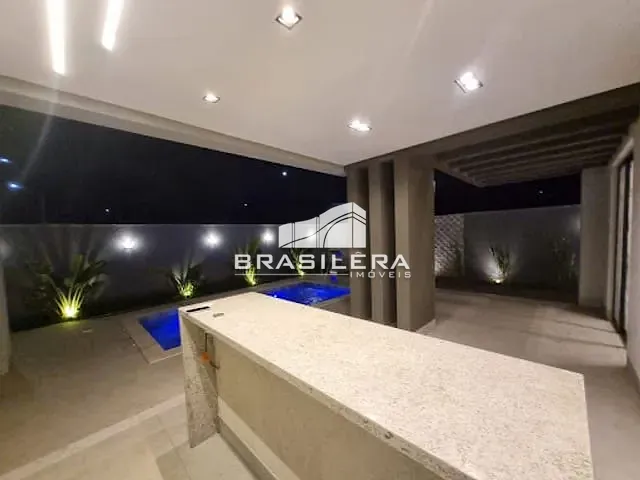 Casa com 326m² 3 quartos e 5 banheiros, à venda, no bairro Jardins Capri em Senador Canedo