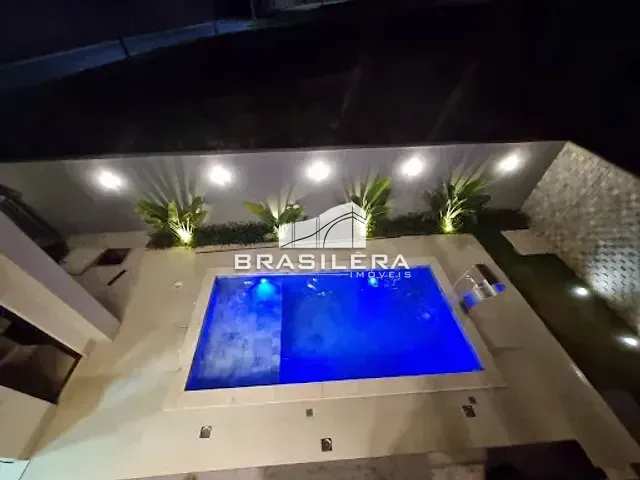 Casa com 326m² 3 quartos e 5 banheiros, à venda, no bairro Jardins Capri em Senador Canedo