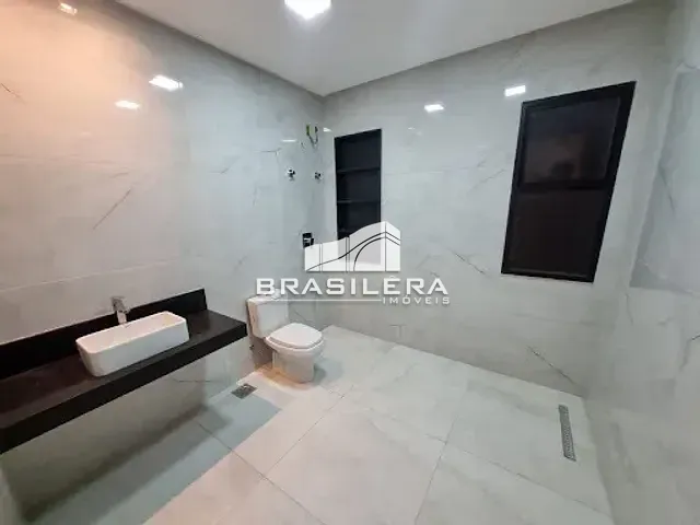 Casa com 326m² 3 quartos e 5 banheiros, à venda, no bairro Jardins Capri em Senador Canedo