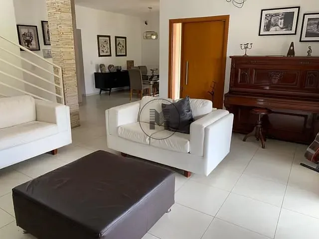 Casa com 300m² 3 quartos e 2 banheiros, à venda, no bairro Portal das Colinas em Guaratinguetá