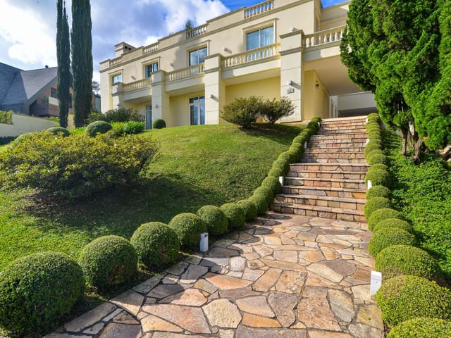 Casa com 1949m² 4 quartos e 6 banheiros, à venda, no bairro Campo Comprido em Curitiba