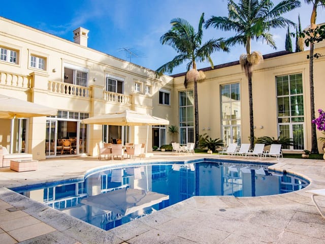 Casa com 1949m² 4 quartos e 6 banheiros, à venda, no bairro Campo Comprido em Curitiba