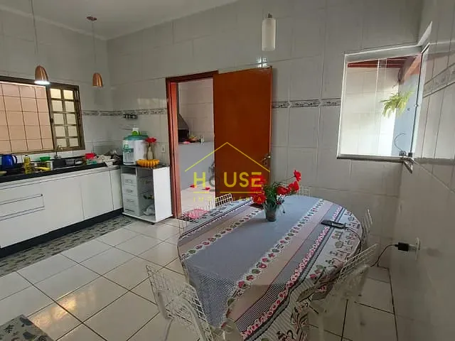 Casa com 145m² 2 quartos e 1 banheiro, à venda, no bairro Park Residencial Colinas em Votuporanga