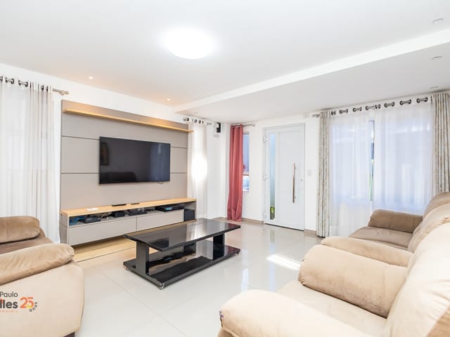 Casa com 276m² 4 quartos e 7 banheiros, à venda, no bairro Campo Comprido em Curitiba