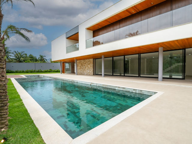 Casa 5 quartos e 8 banheiros, à venda, no bairro Barra da Tijuca em Rio de Janeiro
