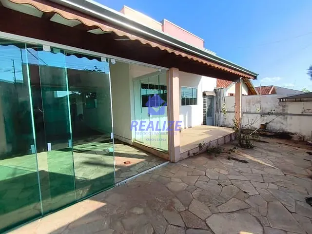 Casa com 200m² 3 quartos e 2 banheiros, à venda, no bairro Conjunto Habitacional Humberto Popolo em Botucatu