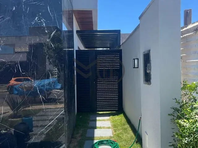 Casa com 300m² 3 quartos e 4 banheiros, à venda, no bairro Condomínio Belvedere em Cuiabá