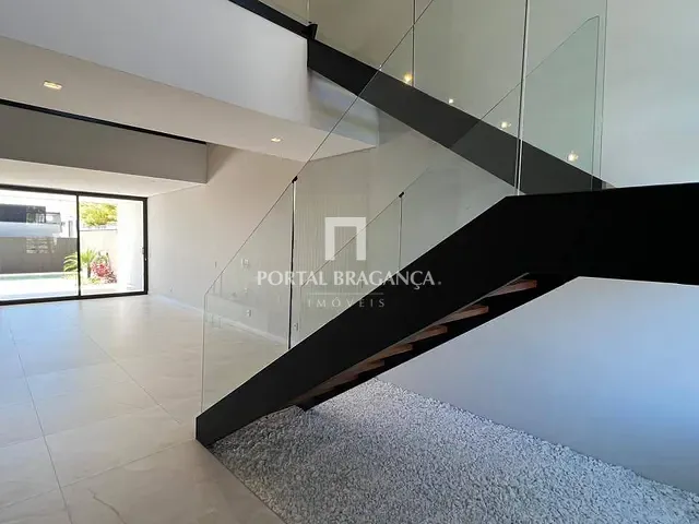 Casa 3 quartos e 4 banheiros, à venda, no bairro Condomínio Residencial Euroville II em Bragança Paulista
