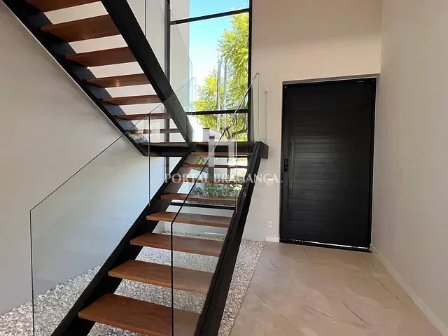 Casa 3 quartos e 4 banheiros, à venda, no bairro Condomínio Residencial Euroville II em Bragança Paulista
