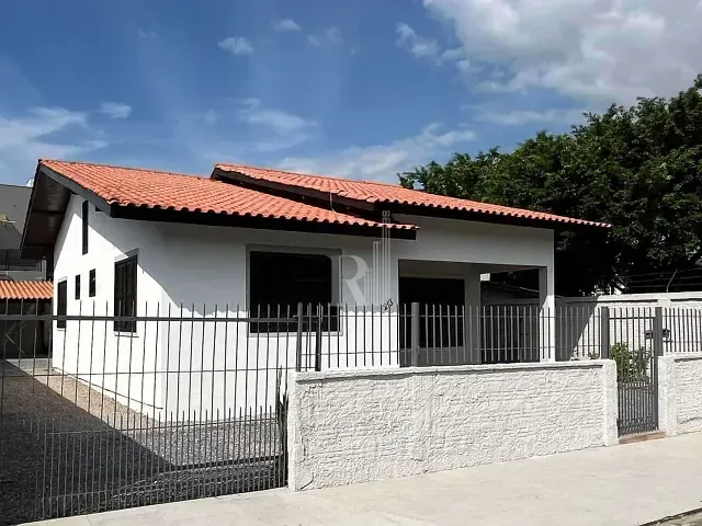 Casa com 300m² 4 quartos e 4 banheiros, à venda, no bairro Jardim Dourado em Porto Belo