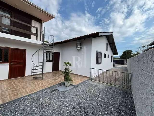 Casa com 300m² 4 quartos e 4 banheiros, à venda, no bairro Jardim Dourado em Porto Belo