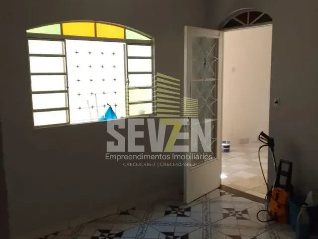 Casa com 300m² 3 quartos e 2 banheiros, à venda, no bairro Jardim Terra Branca em Bauru