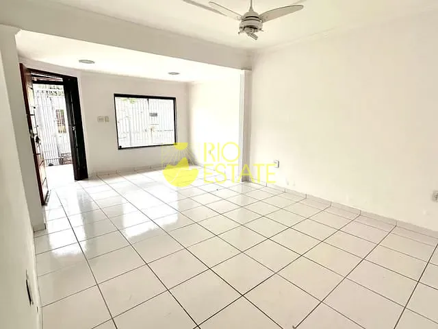 Casa com 264m² 3 quartos e 1 banheiro, à venda, no bairro Santo Ago em Volta Redonda