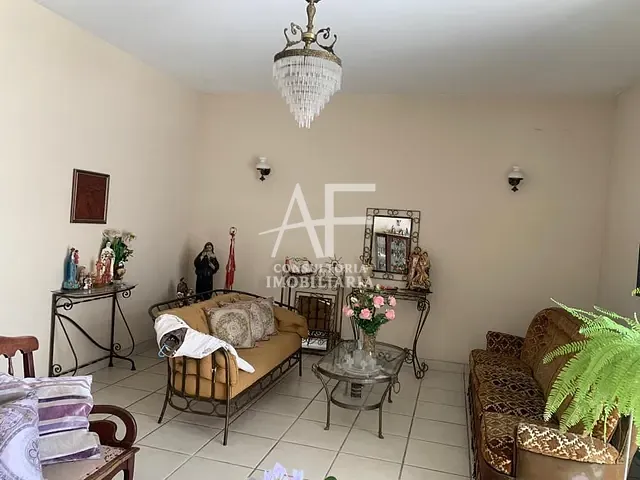 Casa com 378m² 3 quartos e 3 banheiros, à venda, no bairro Centro em Pindamonhangaba