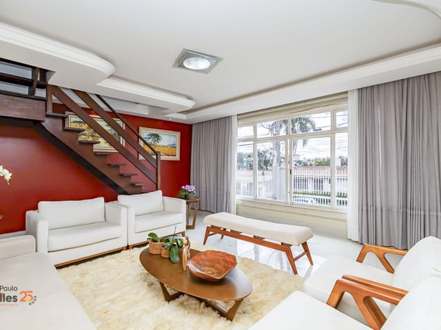 Casa 4 quartos e 4 banheiros, à venda, no bairro Parolin em Curitiba