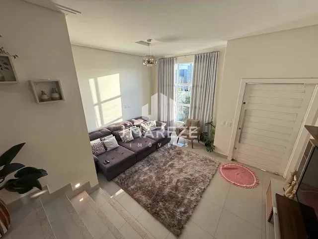 Casa com 360m² 4 quartos e 2 banheiros, à venda, no bairro Loteamento Residencial Cazarin em Apucarana