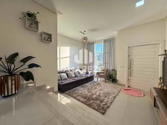 Casa com 360m² 4 quartos e 2 banheiros, à venda, no bairro Loteamento Residencial Cazarin em Apucarana