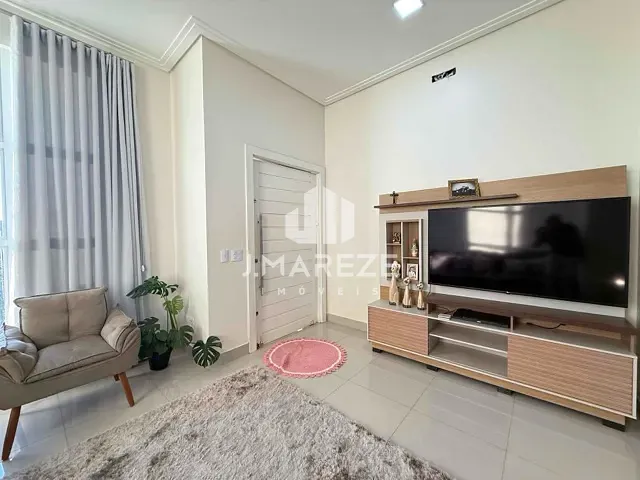 Casa com 360m² 4 quartos e 2 banheiros, à venda, no bairro Loteamento Residencial Cazarin em Apucarana