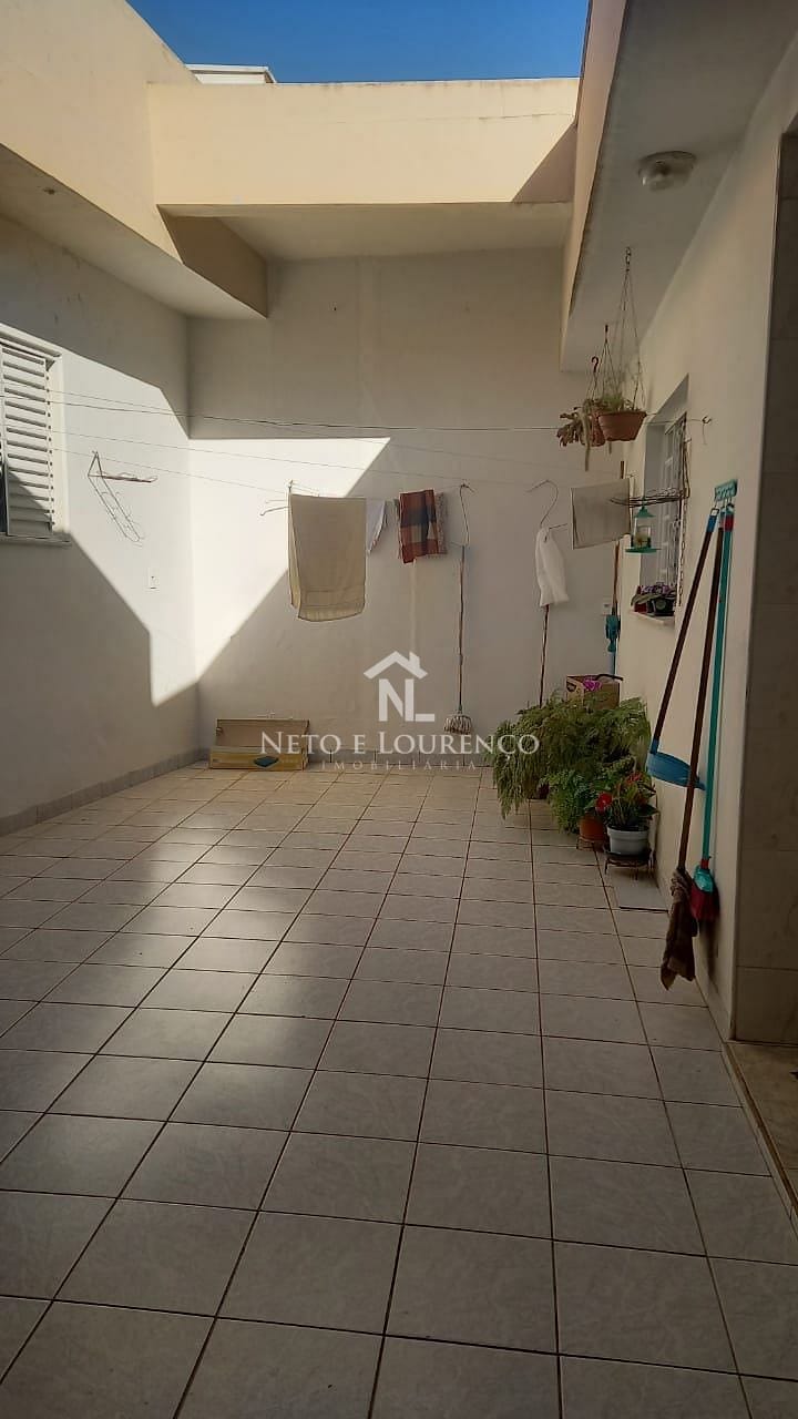 Casa à venda com 3 quartos, 200m² - Foto 11