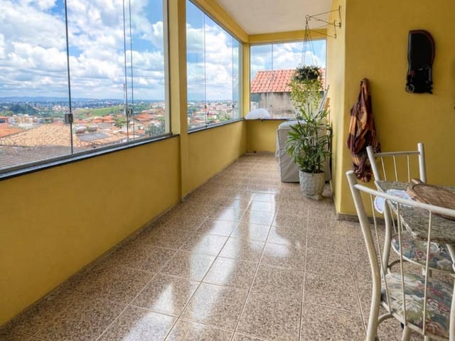 Casa 4 quartos e 2 banheiros, à venda, no bairro Canaã em Belo Horizonte