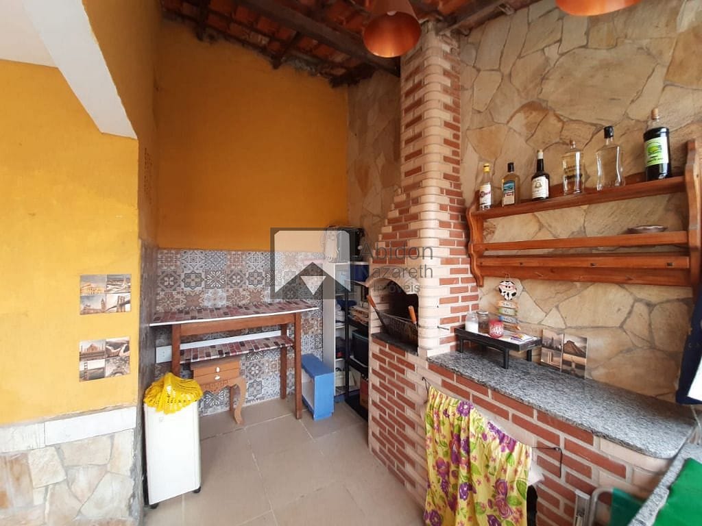 Casa à venda com 3 quartos, 100m² - Foto 2