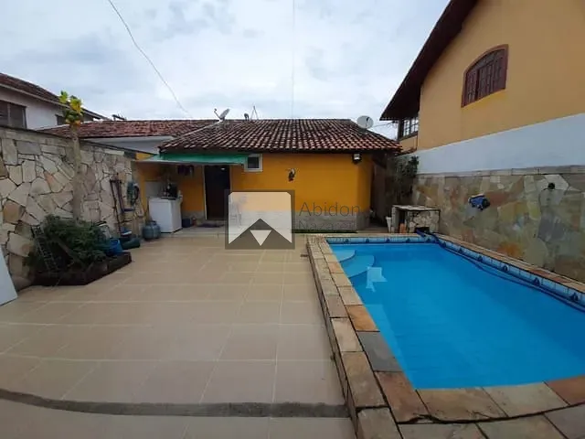 Casa com 200m² 3 quartos e 1 banheiro, à venda, no bairro Itaipu em Niterói