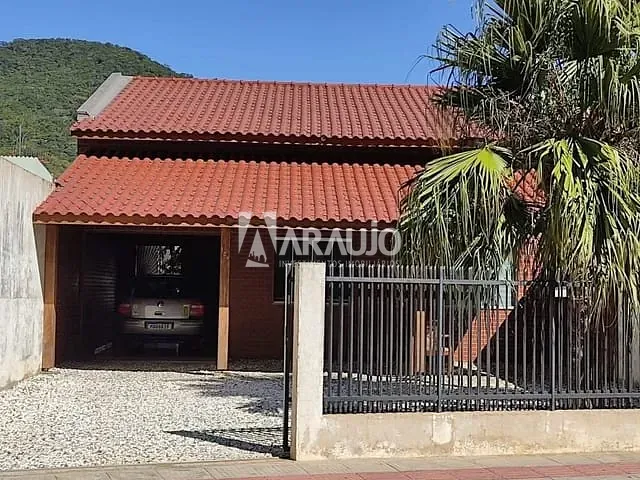 Casa com 236m² 2 quartos e 2 banheiros, à venda, no bairro Fazenda em Itajaí