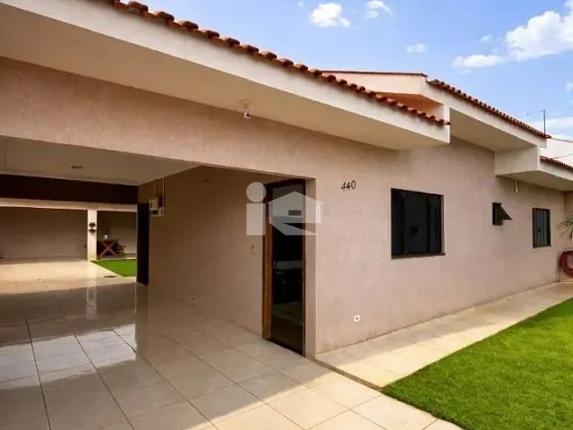 Casa com 301m² 3 quartos e 2 banheiros, à venda, no bairro Jardim do Café em Rolândia