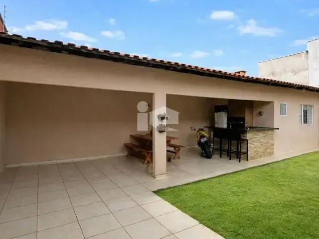 Casa com 301m² 3 quartos e 2 banheiros, à venda, no bairro Jardim do Café em Rolândia