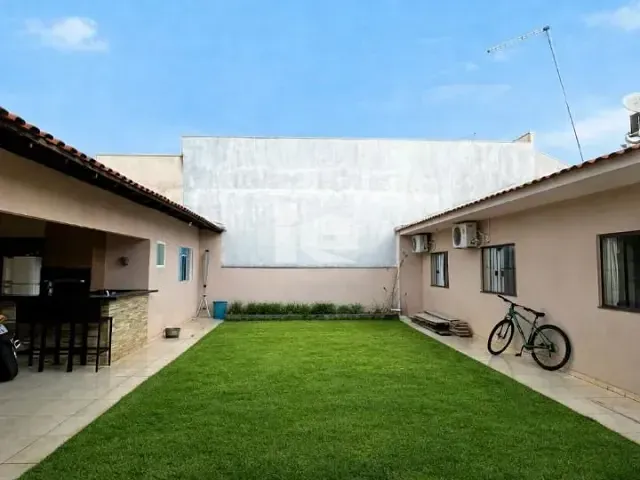 Casa com 301m² 3 quartos e 2 banheiros, à venda, no bairro Jardim do Café em Rolândia