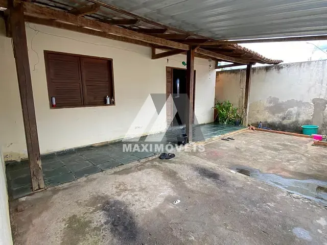 Casa com 360m² 4 quartos e 1 banheiro, à venda, no bairro Alto Mercado em Araçuaí