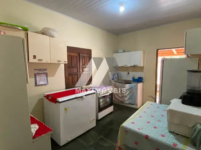 Casa com 360m² 4 quartos e 1 banheiro, à venda, no bairro Alto Mercado em Araçuaí