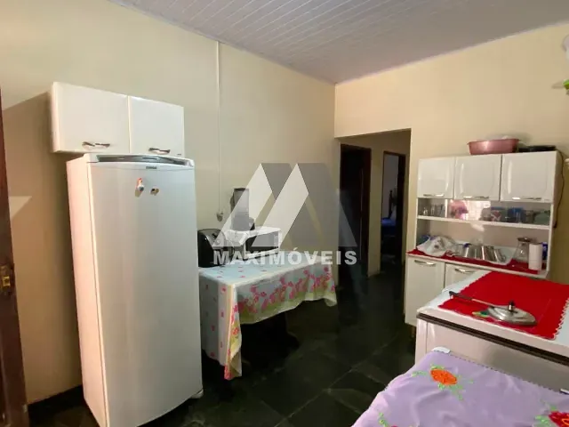 Casa com 360m² 4 quartos e 1 banheiro, à venda, no bairro Alto Mercado em Araçuaí