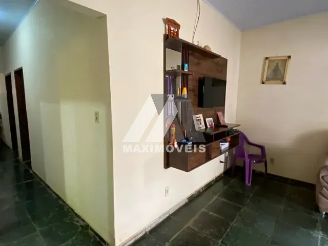 Casa com 360m² 4 quartos e 1 banheiro, à venda, no bairro Alto Mercado em Araçuaí