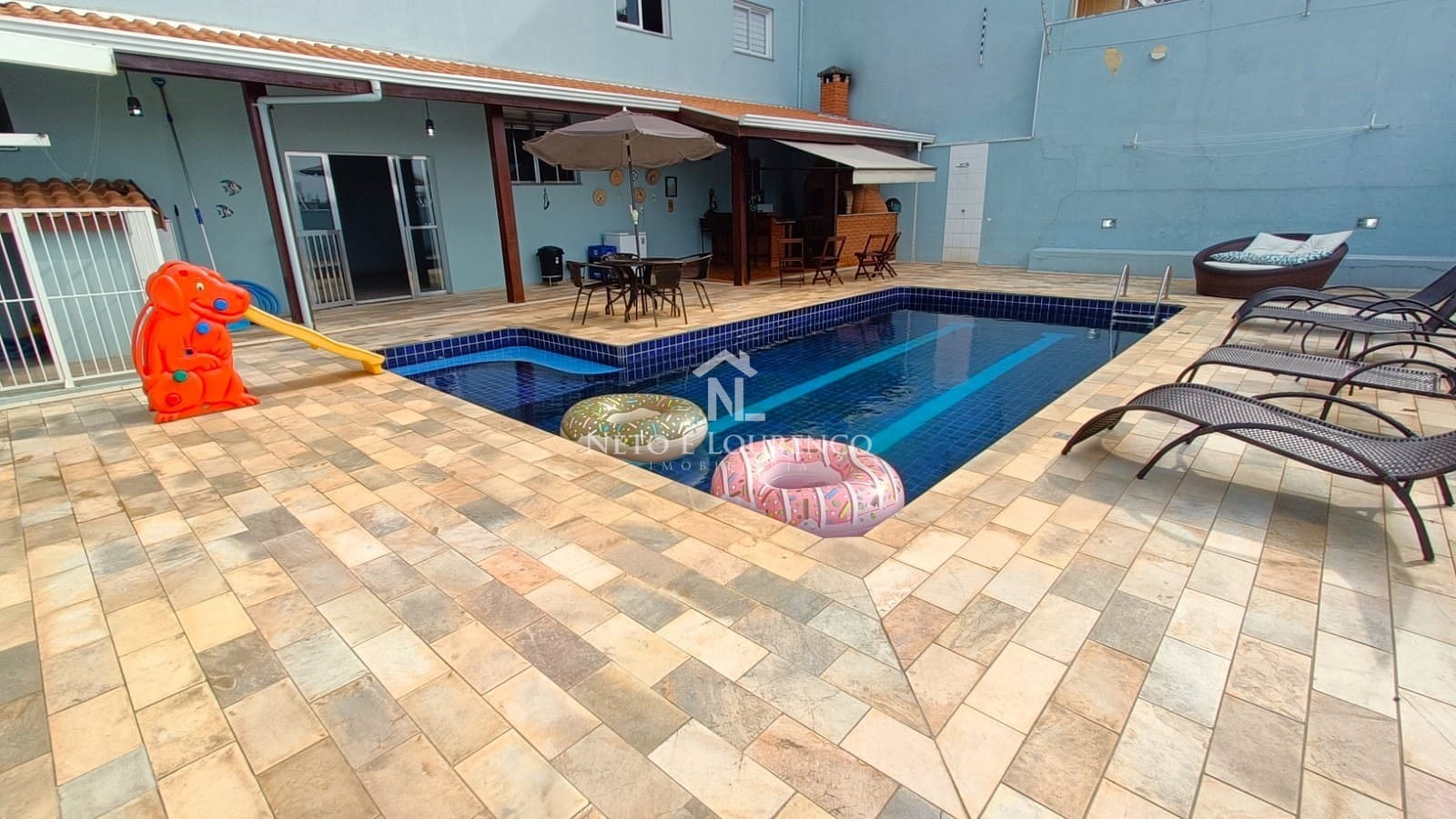 Casa à venda com 3 quartos, 457m² - Foto 1