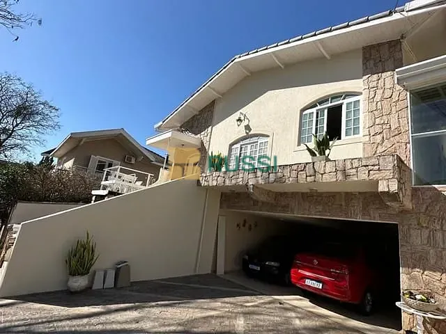 Casa com 300m² 4 quartos e 4 banheiros, à venda, no bairro Urbanova em São José dos Campos