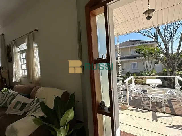 Casa com 300m² 4 quartos e 4 banheiros, à venda, no bairro Urbanova em São José dos Campos