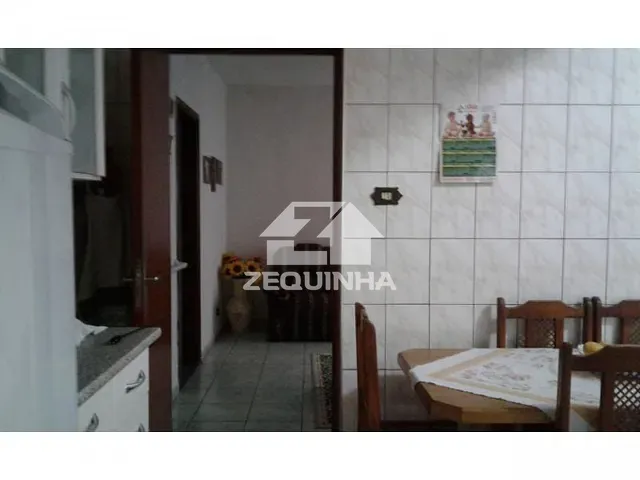 Casa com 250m² 7 quartos e 4 banheiros, à venda, no bairro Jardim Veloso em Osasco