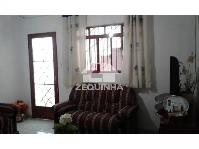 Casa com 250m² 7 quartos e 4 banheiros, à venda, no bairro Jardim Veloso em Osasco