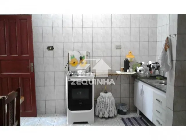 Casa com 250m² 7 quartos e 4 banheiros, à venda, no bairro Jardim Veloso em Osasco