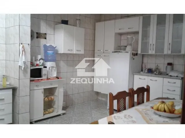 Casa com 250m² 7 quartos e 4 banheiros, à venda, no bairro Jardim Veloso em Osasco