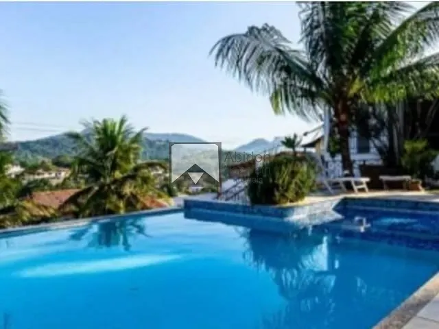 Casa com 550m² 4 quartos e 5 banheiros, à venda, no bairro Matapaca em Niterói
