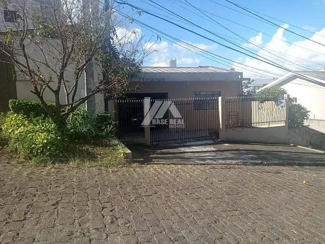 Casa com 300m² 2 quartos e 2 banheiros, à venda, no bairro Batel em Guarapuava