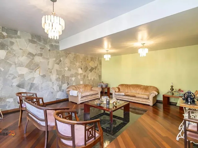 Casa 4 quartos e 4 banheiros, à venda, no bairro Guabirotuba em Curitiba