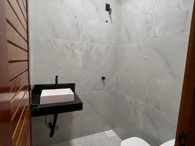 Casa com 300m² 3 quartos e 2 banheiros, à venda, no bairro Jardim Bougainville em Sinop