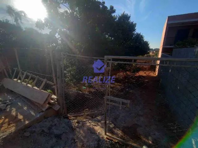 Casa com 500m² 2 quartos e 1 banheiro, à venda, no bairro Jardim Peabiru em Botucatu